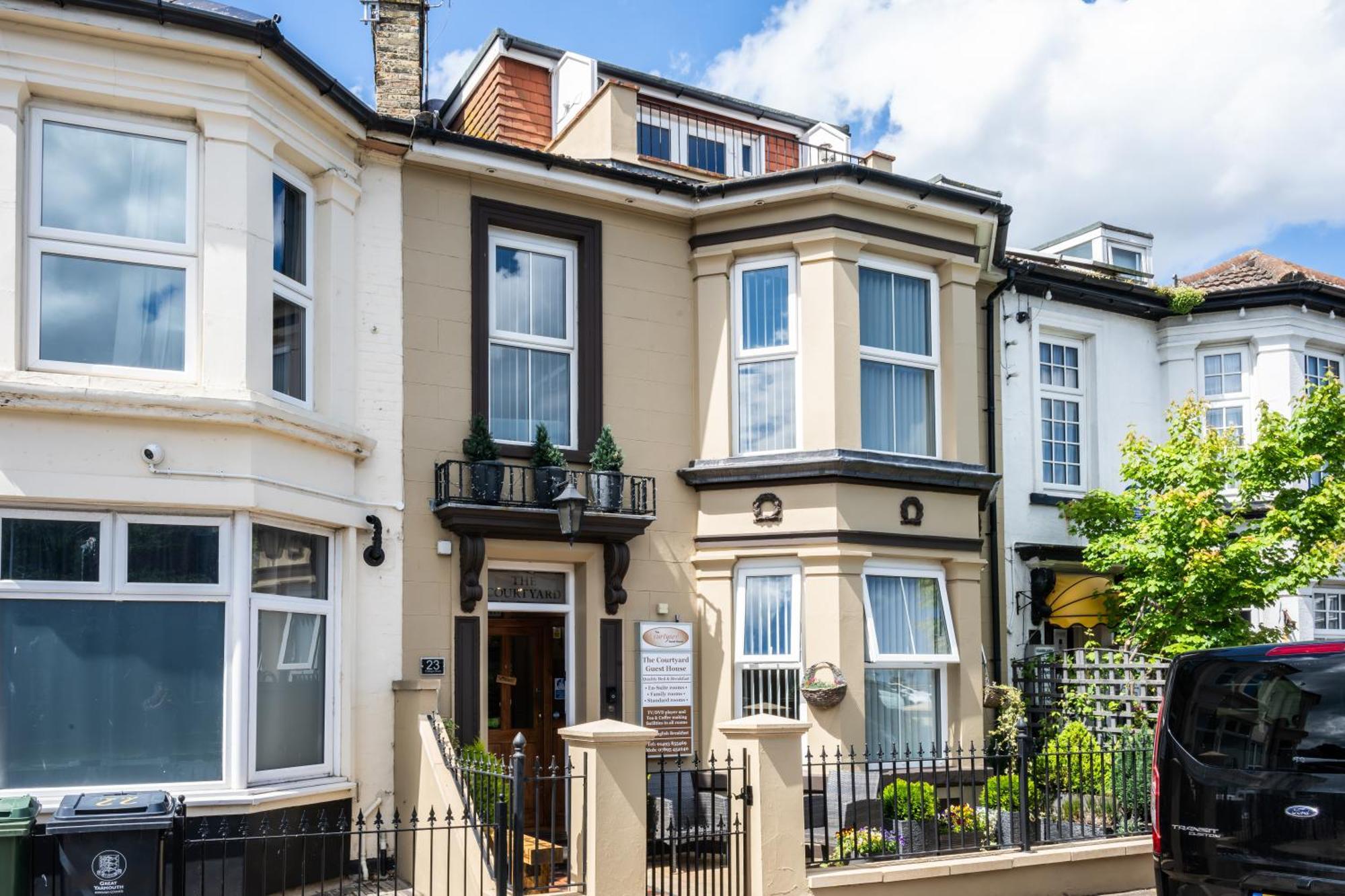 The Courtyard Guest House Great Yarmouth Esterno foto
