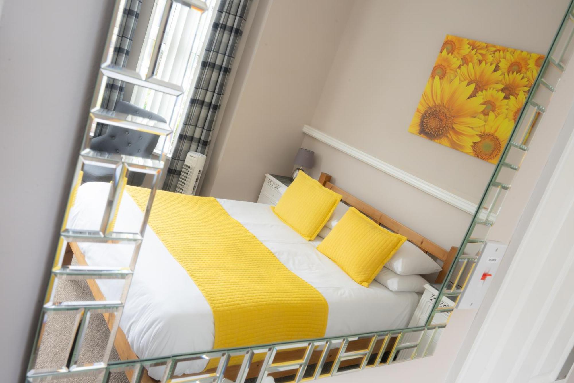 The Courtyard Guest House Great Yarmouth Esterno foto